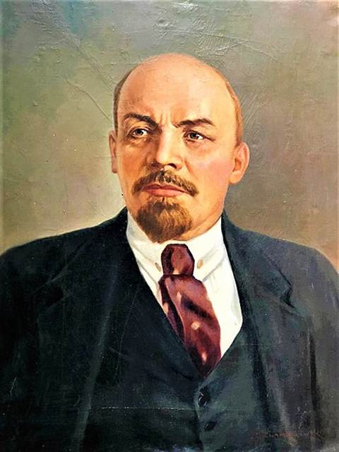 Describe Lenin's views on bourgeois intelligentsia